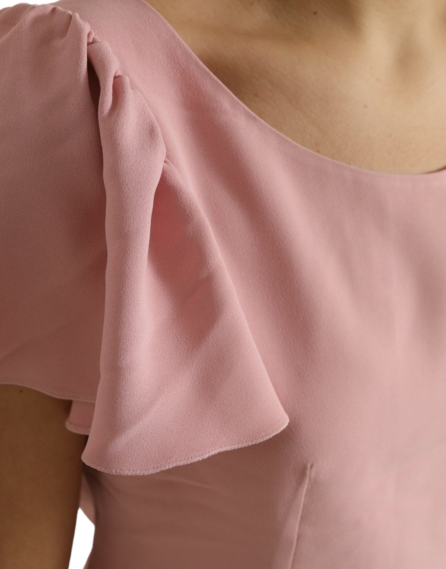Blusa rosa de manga corta con cuello redondo