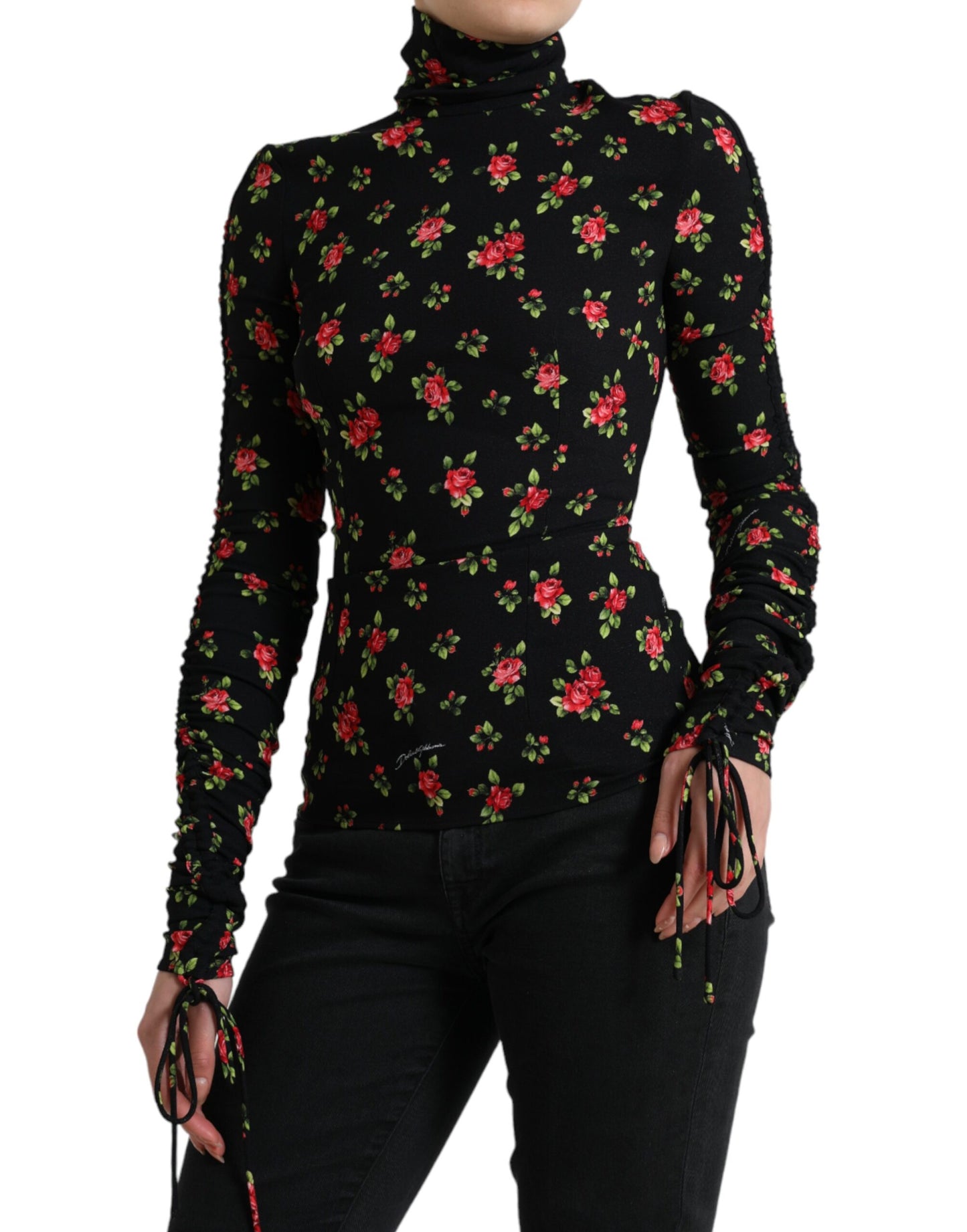 Blusa de cuello alto con estampado de rosas negras
