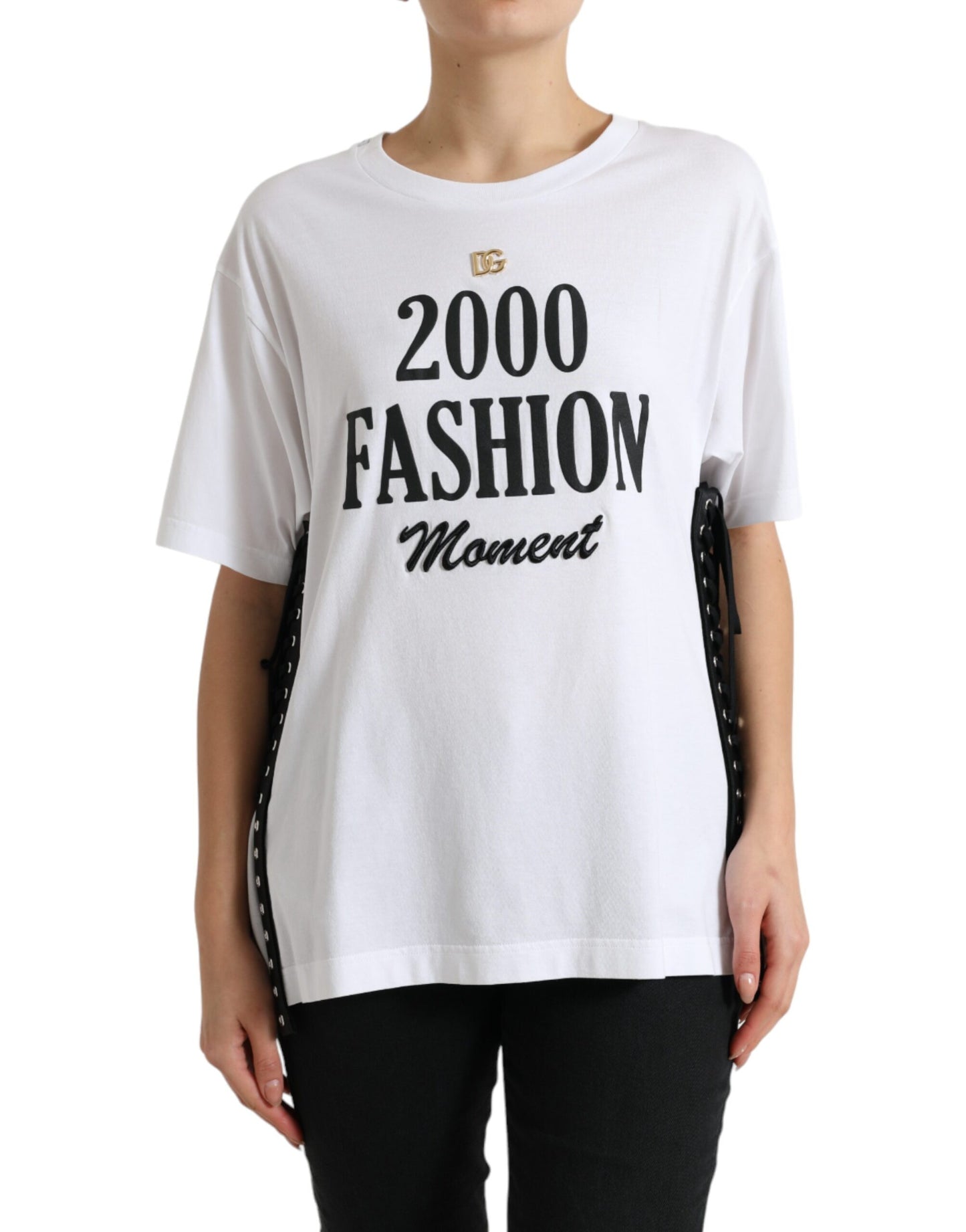 Camiseta blanca con estampado de eslogan y detalle de cordones