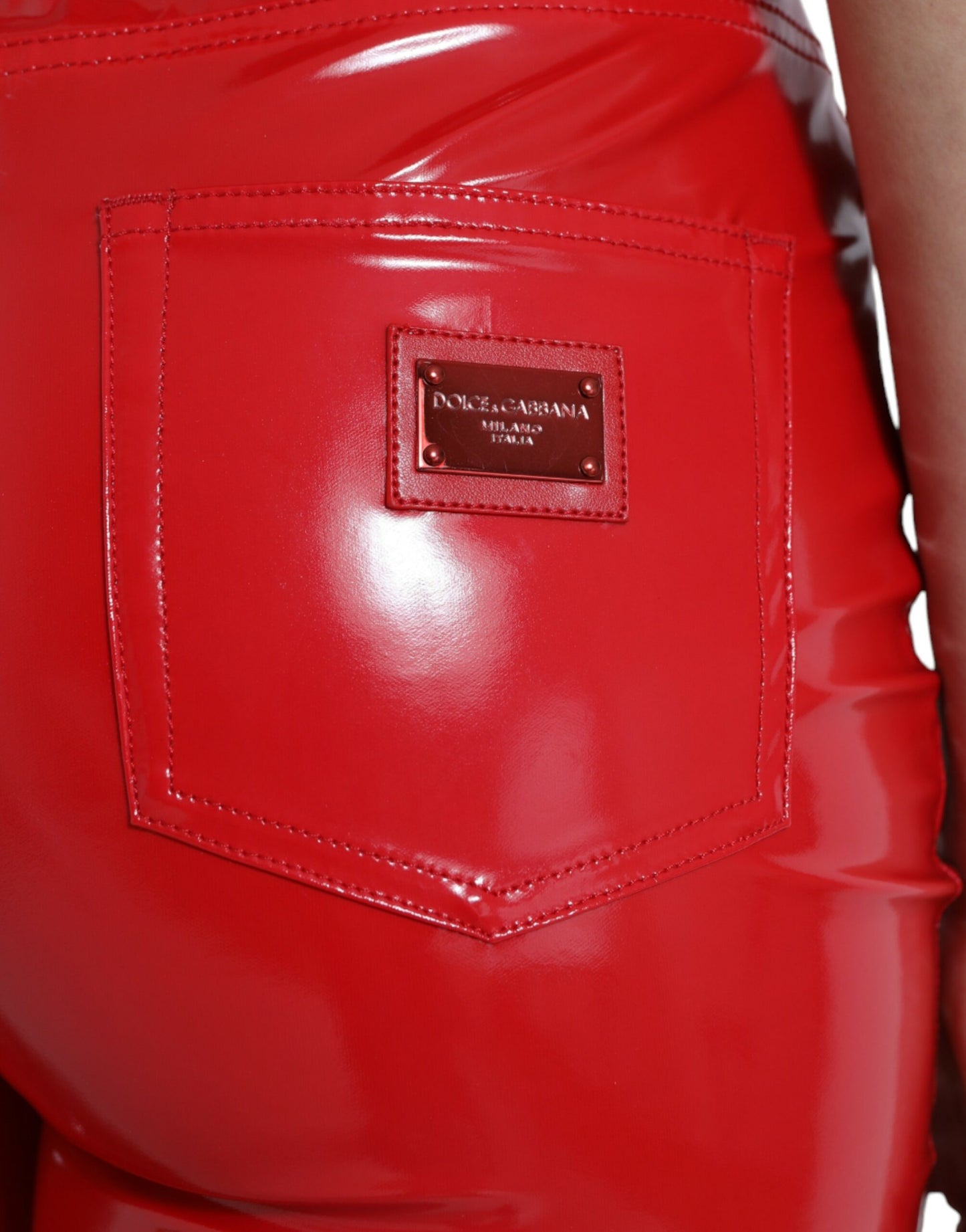 Pantalones ajustados de cintura alta de color rojo brillante