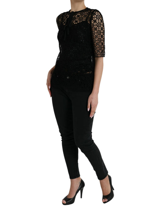 Blusa de manga corta con encaje floral negro