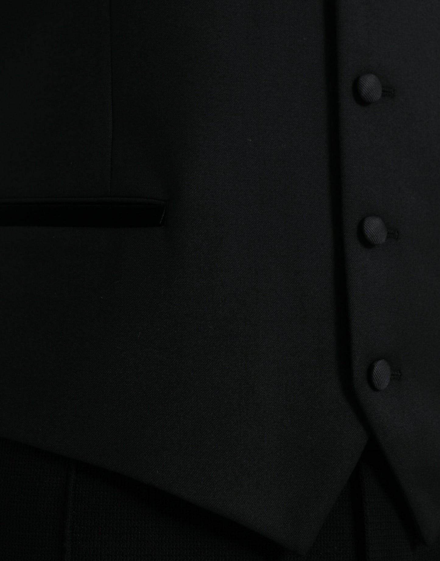 Gilet en soie noire, robe formelle