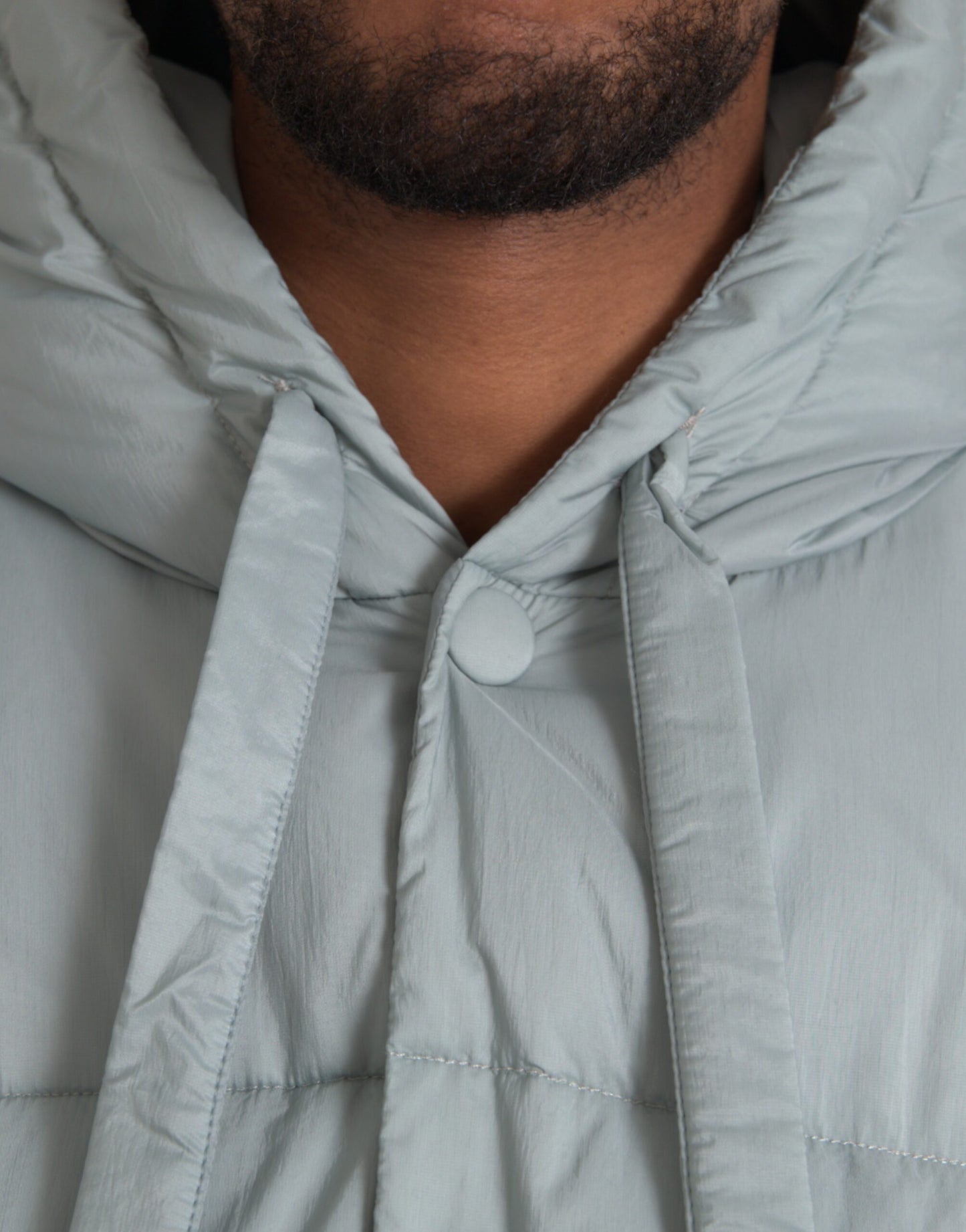 Doudoune matelassée à capuche bleu clair pour homme