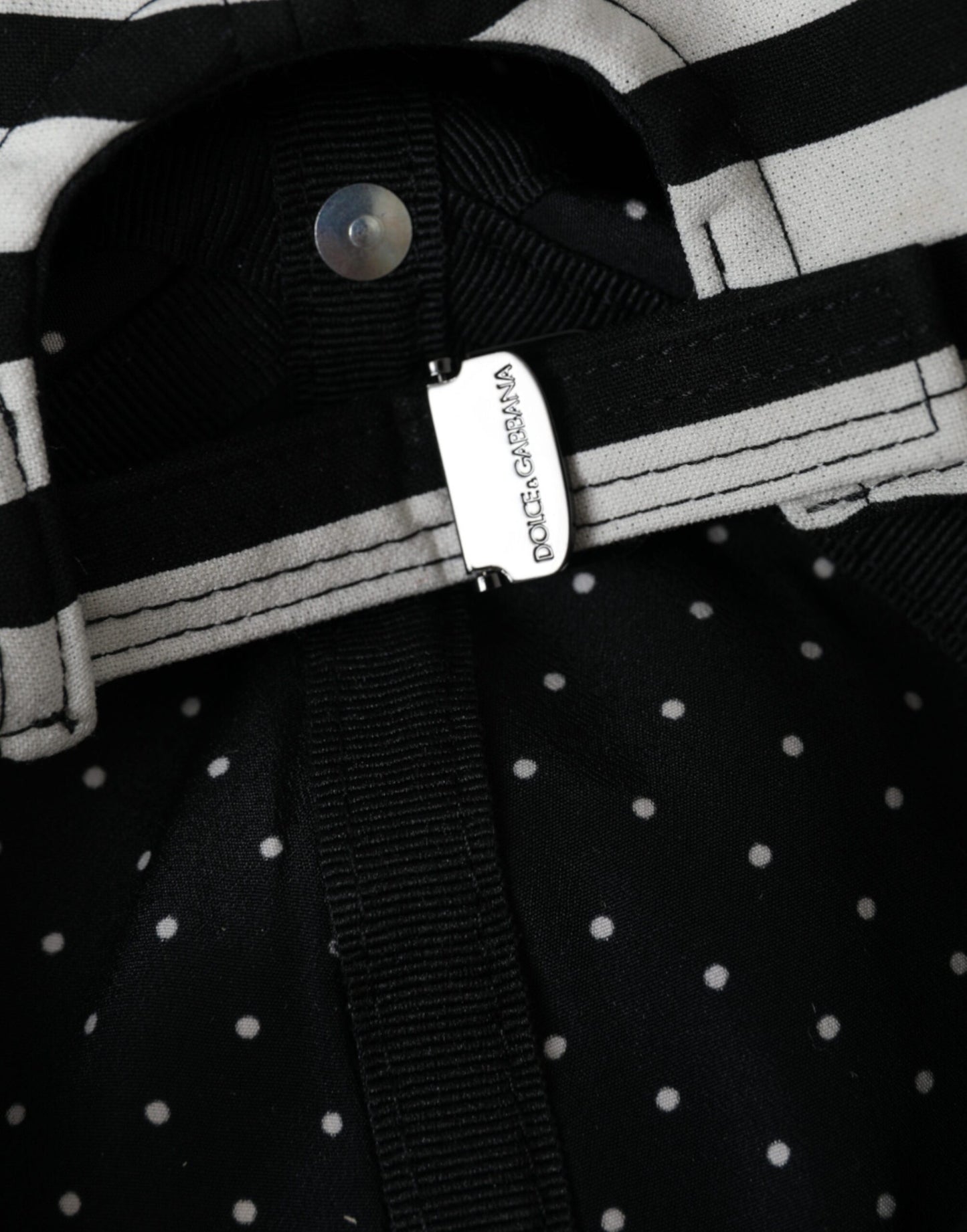 Casquette de baseball à rayures noires et blanches avec appliqué cœur Amore