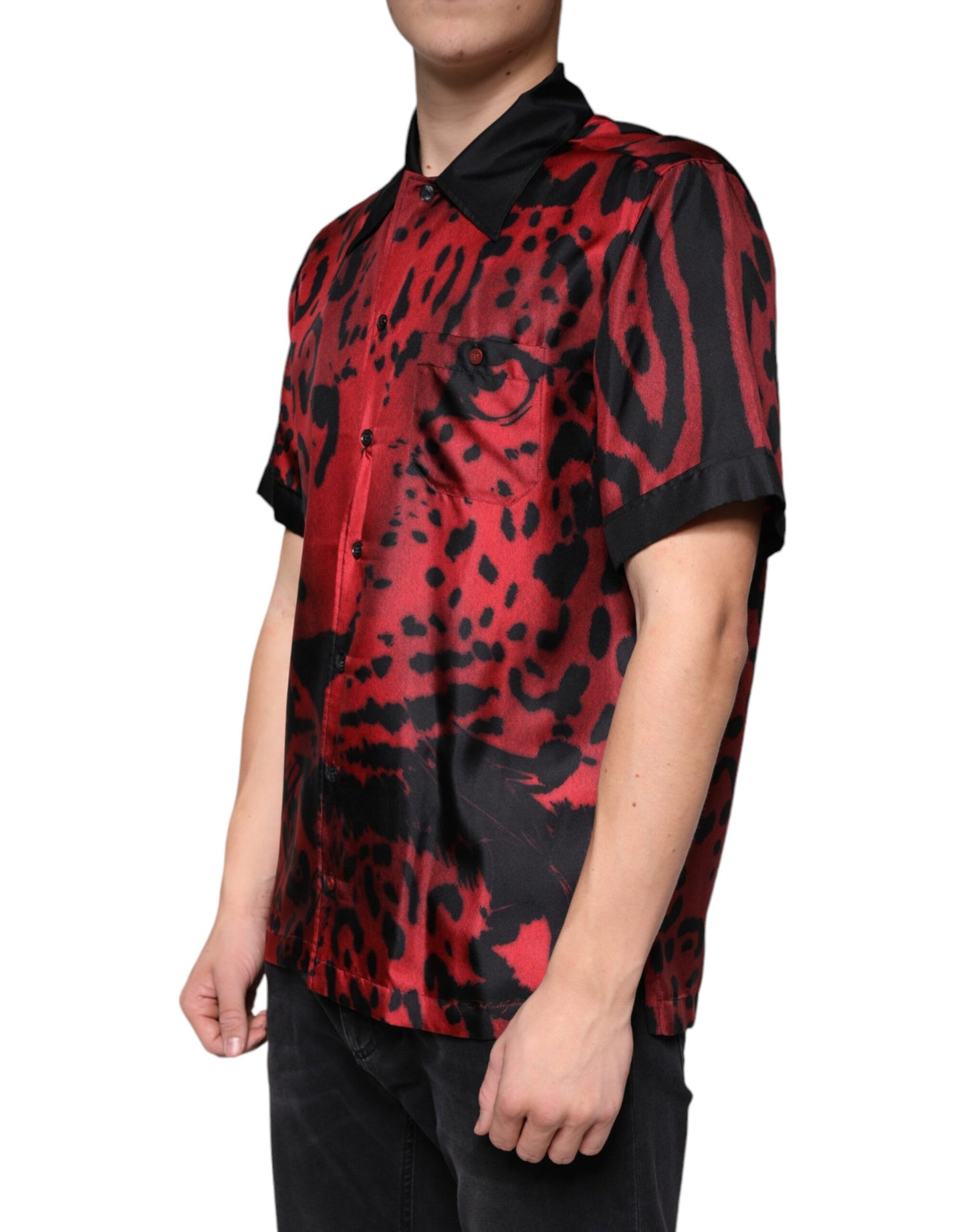 Chemise décontractée boutonnée en soie à imprimé léopard rouge