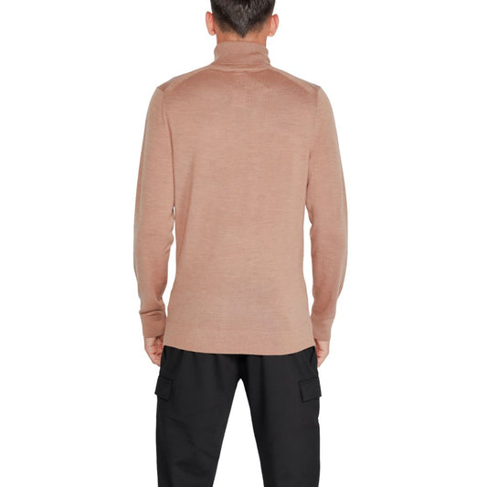 Cuello alto de lana beige