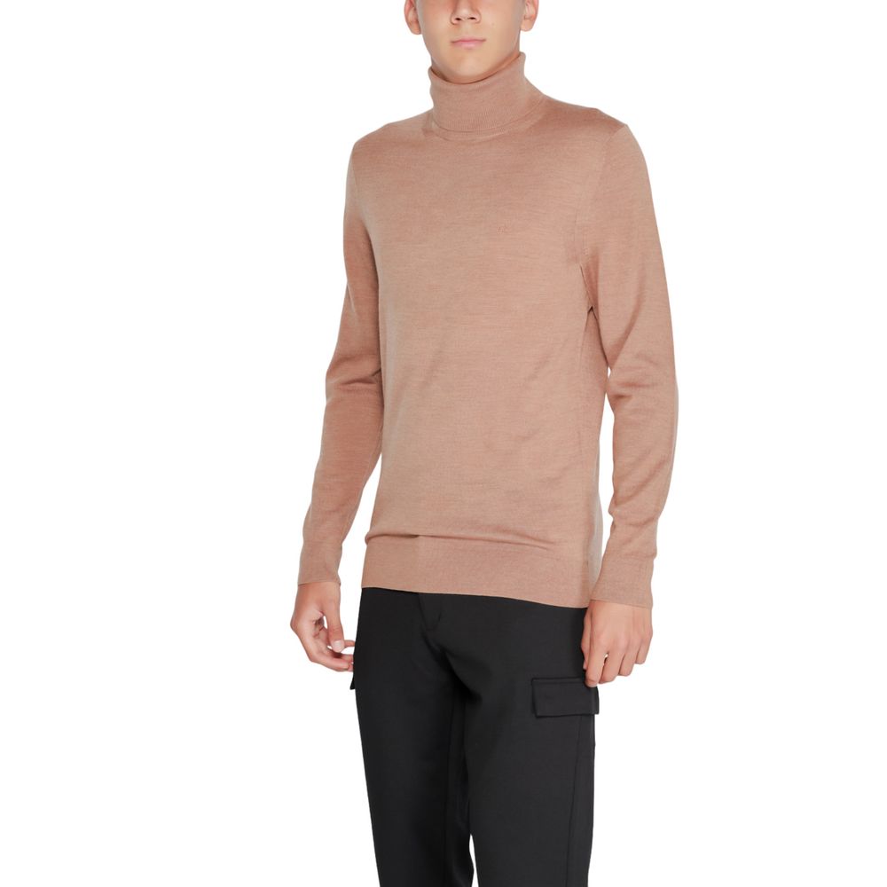 Cuello alto de lana beige