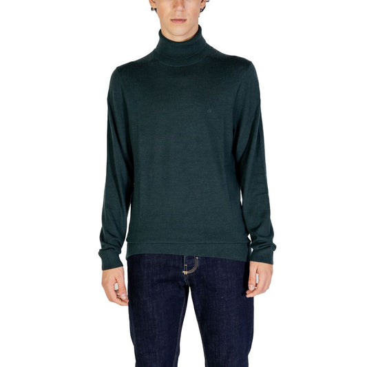 Cuello alto de lana verde