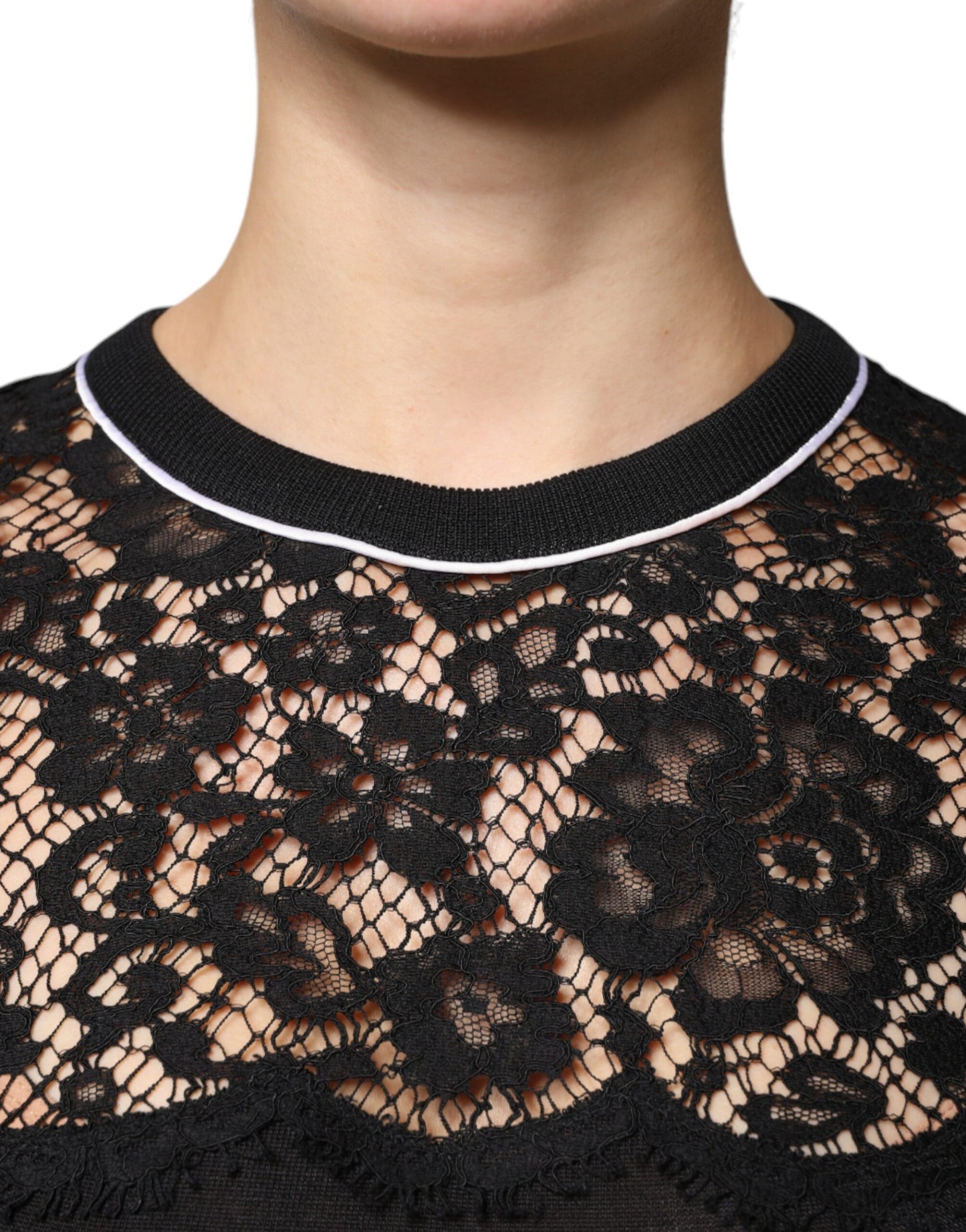 Blusa de seda con encaje floral negro