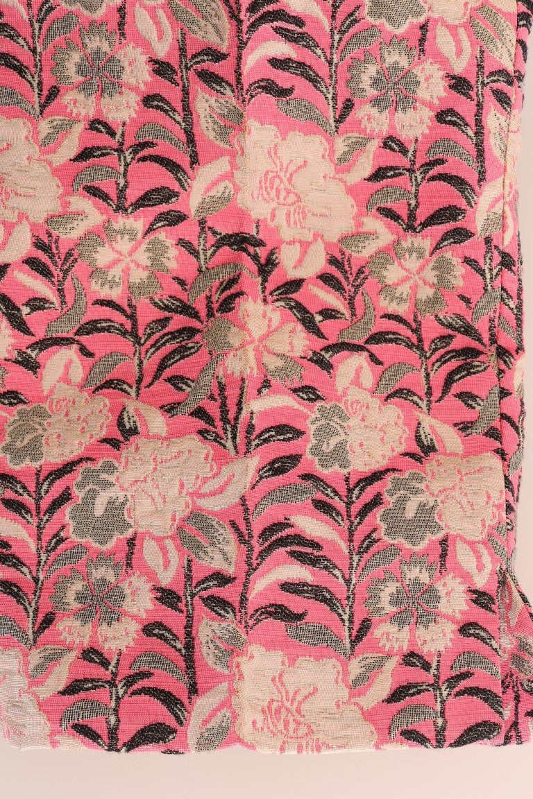 Pantalones capri con brocado floral rosa