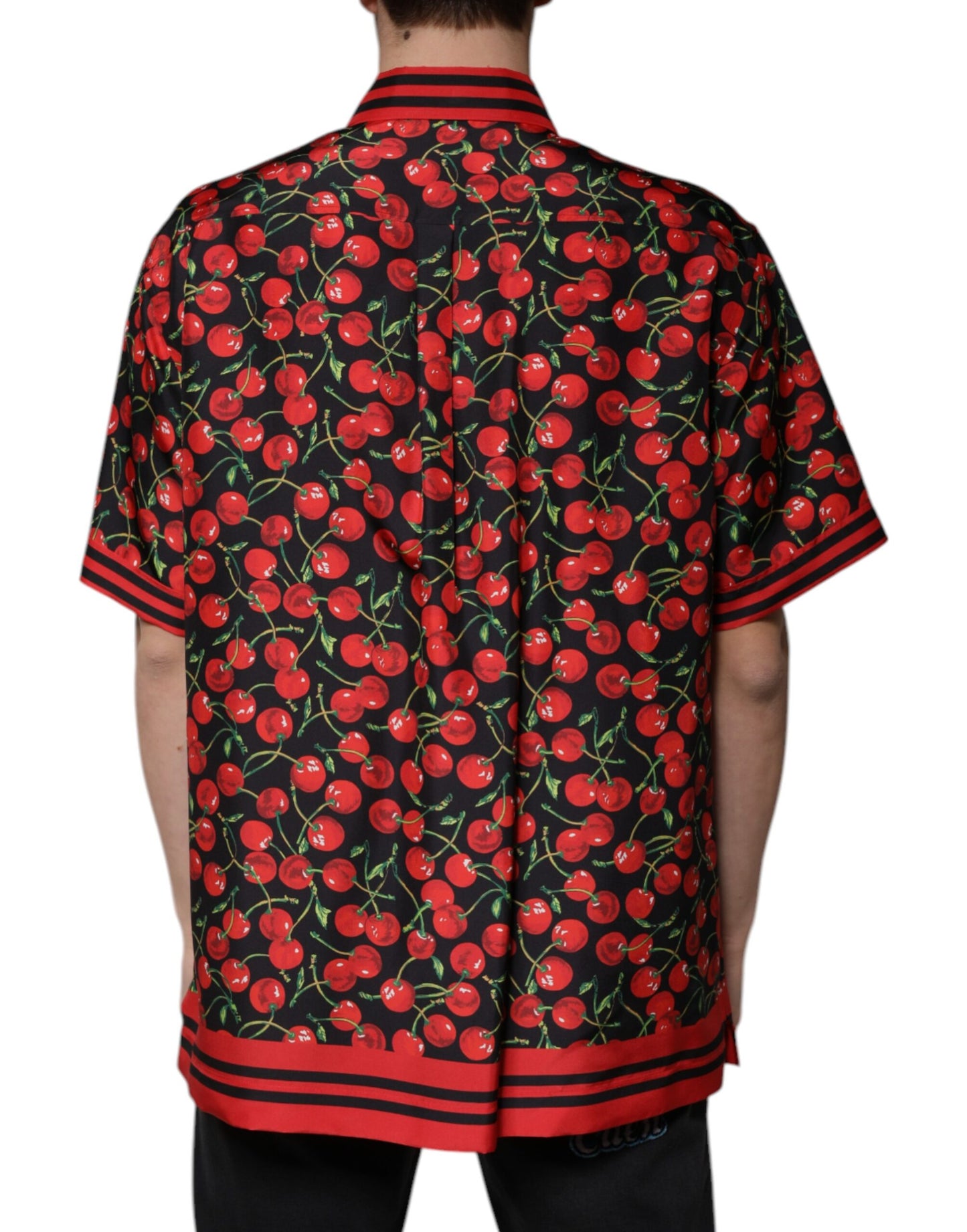 Camisa informal de seda con botones y color cereza negra