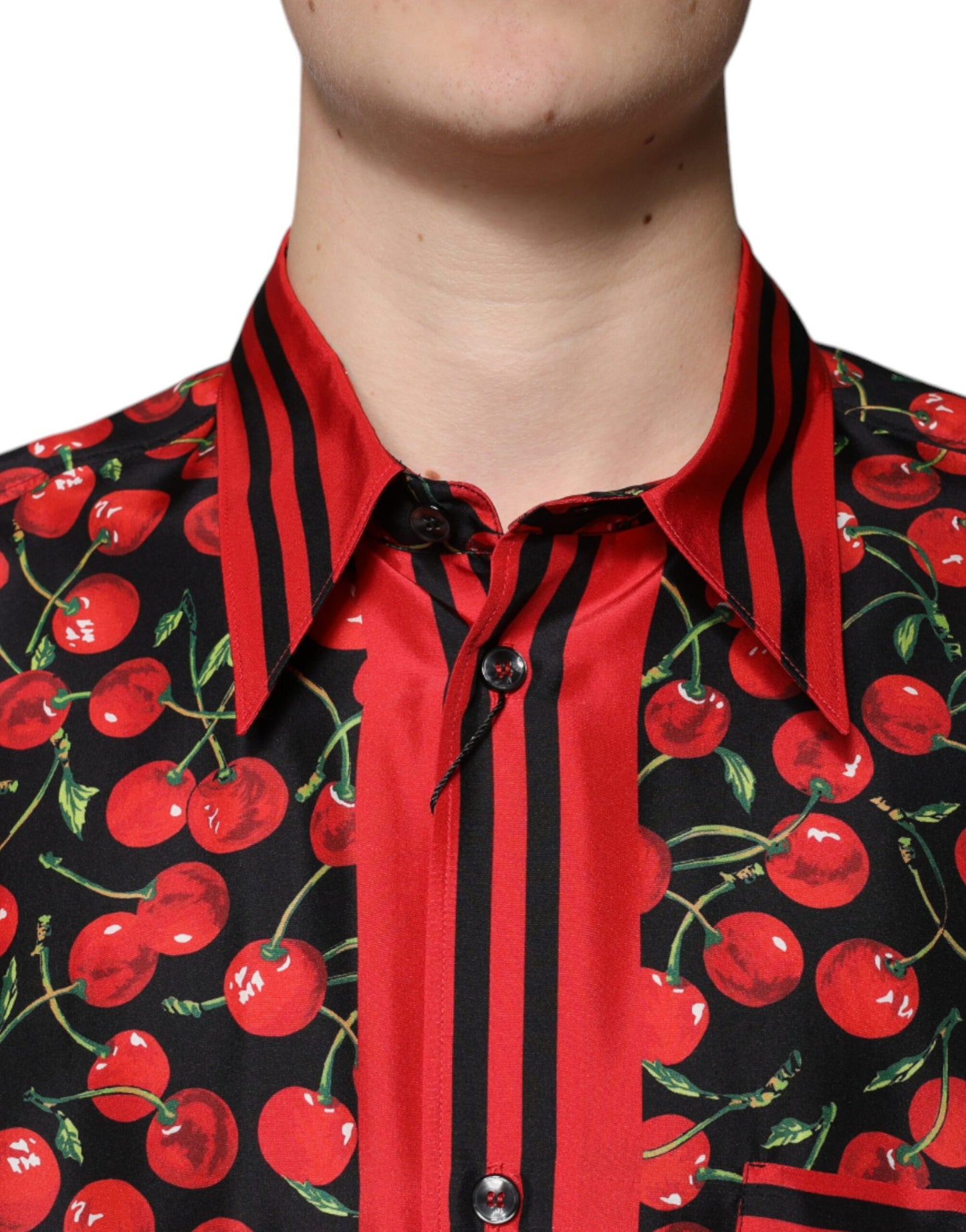 Camisa informal de seda con botones y color cereza negra