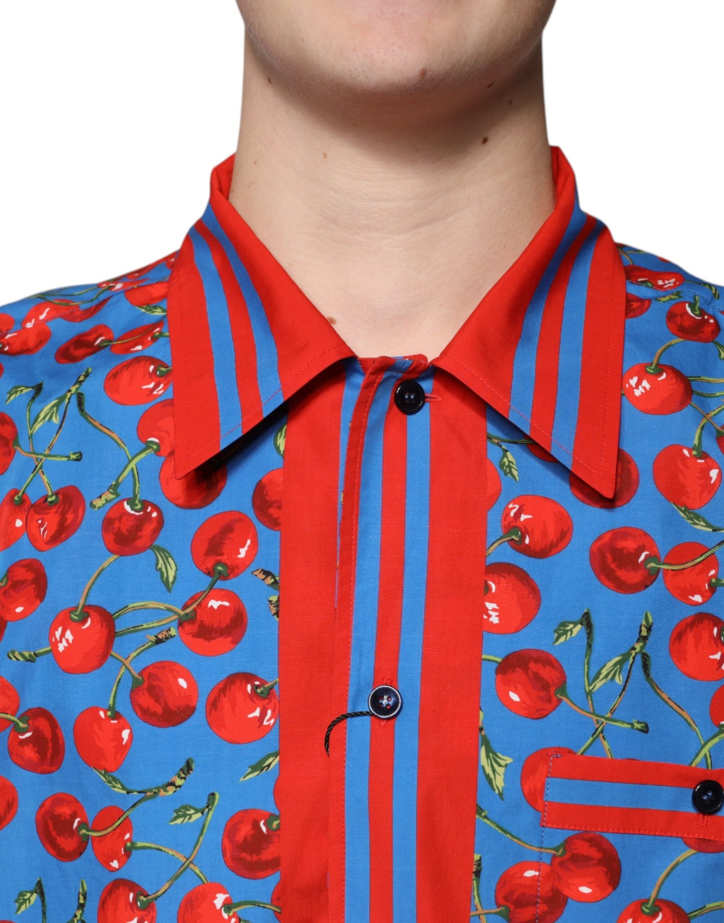 Camisa informal de algodón con botones y color azul cereza