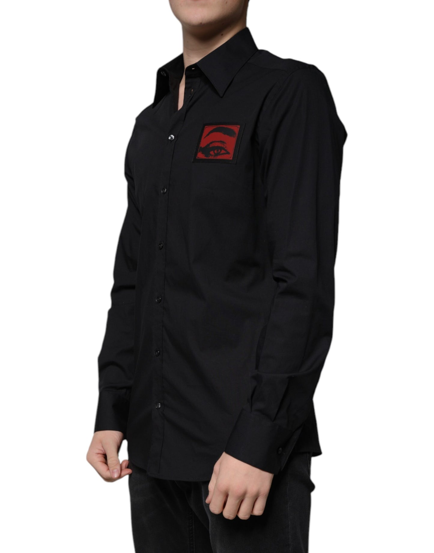 Camisa de vestir dorada de manga larga con parche en el ojo negro
