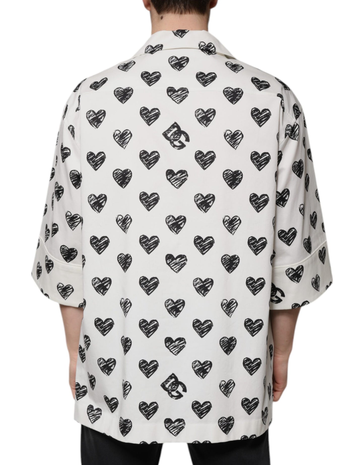 Camisa informal de manga corta con estampado de corazones blancos