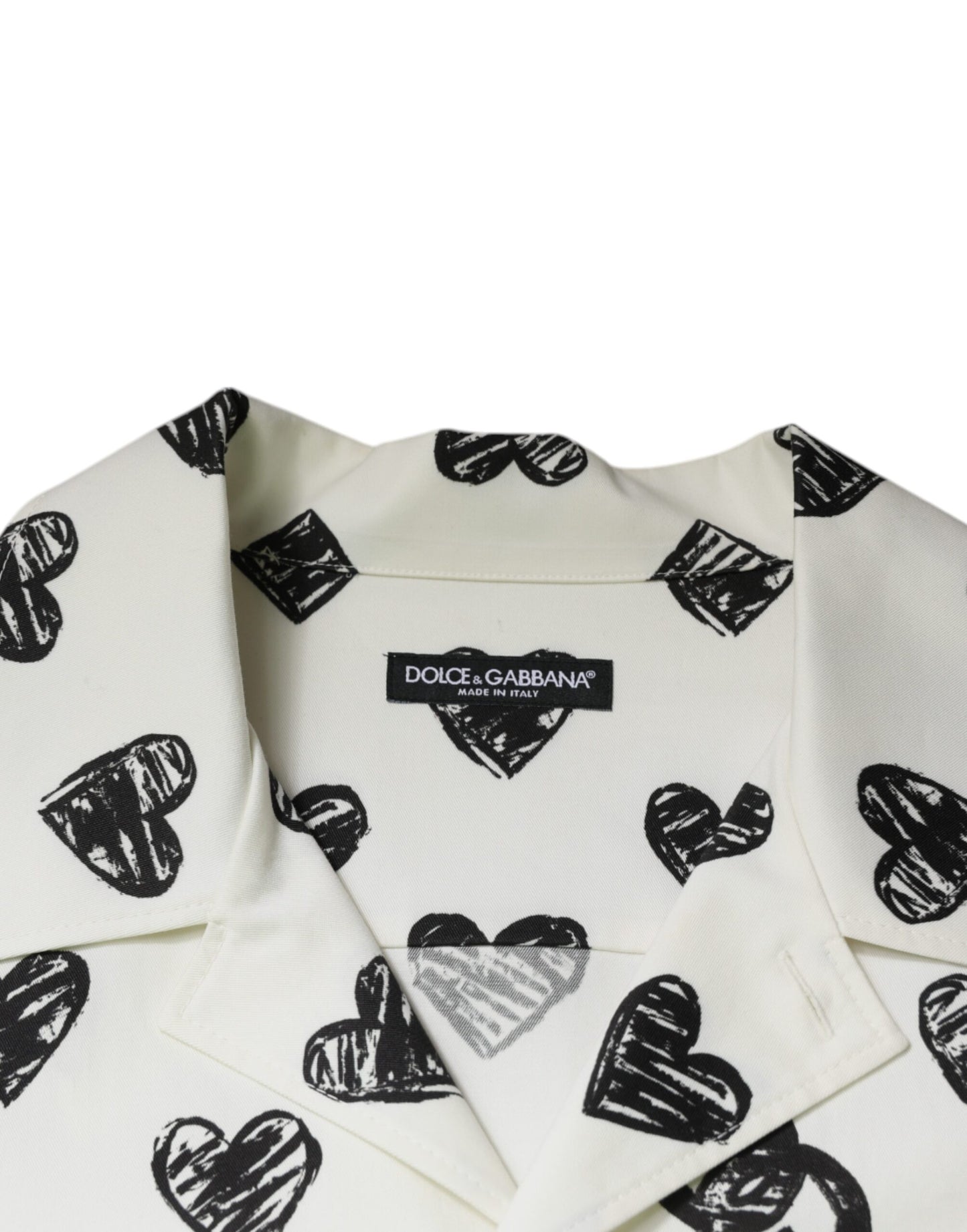 Camisa informal de manga corta con estampado de corazones blancos