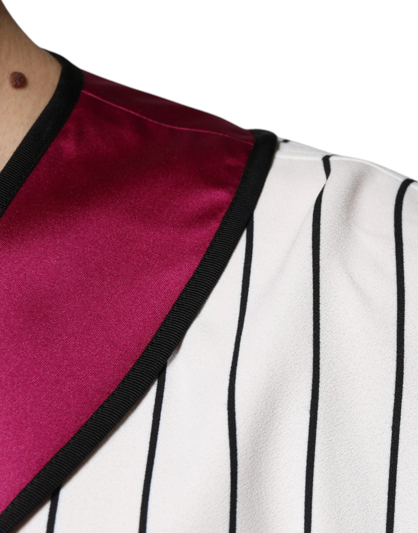 T-shirt col V boutonné en jersey avec logo multicolore