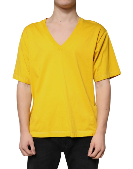 T-shirt jaune à manches courtes et col en V en coton