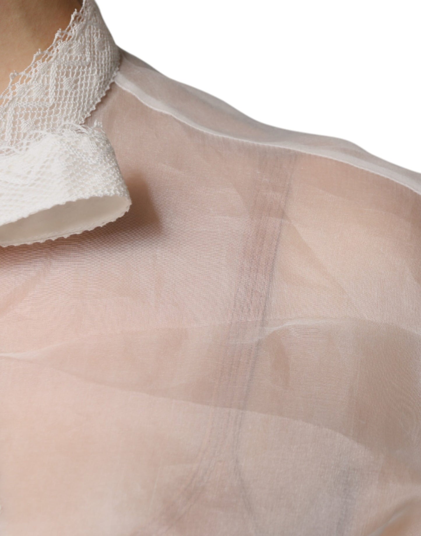 Blusa blanca de manga larga con cuello Ascot