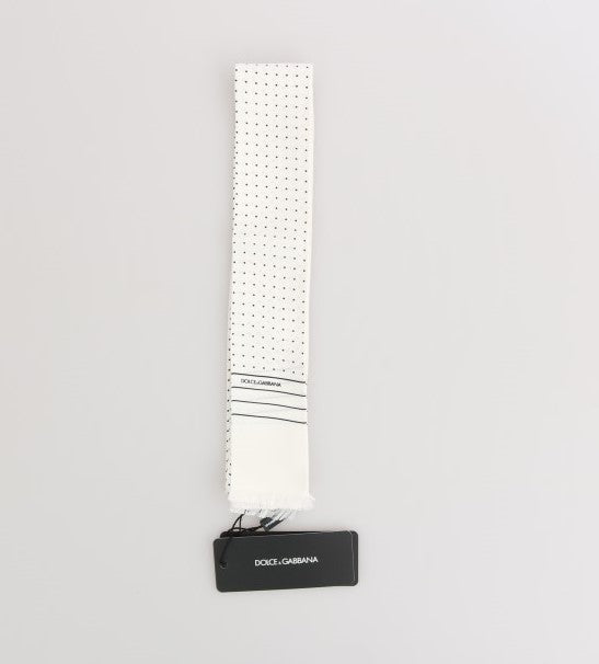 Pañuelo fino de seda con lunares blancos