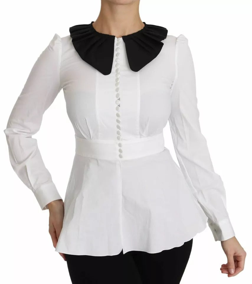 Camisa blusa con botones decorativos en blanco y negro