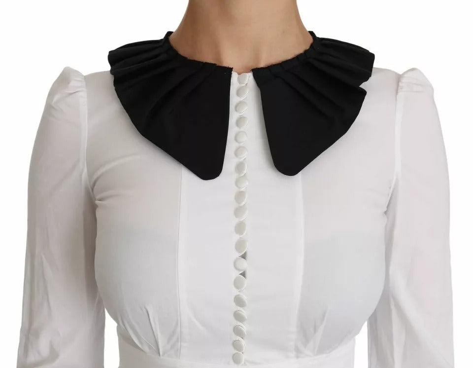 Camisa blusa con botones decorativos en blanco y negro