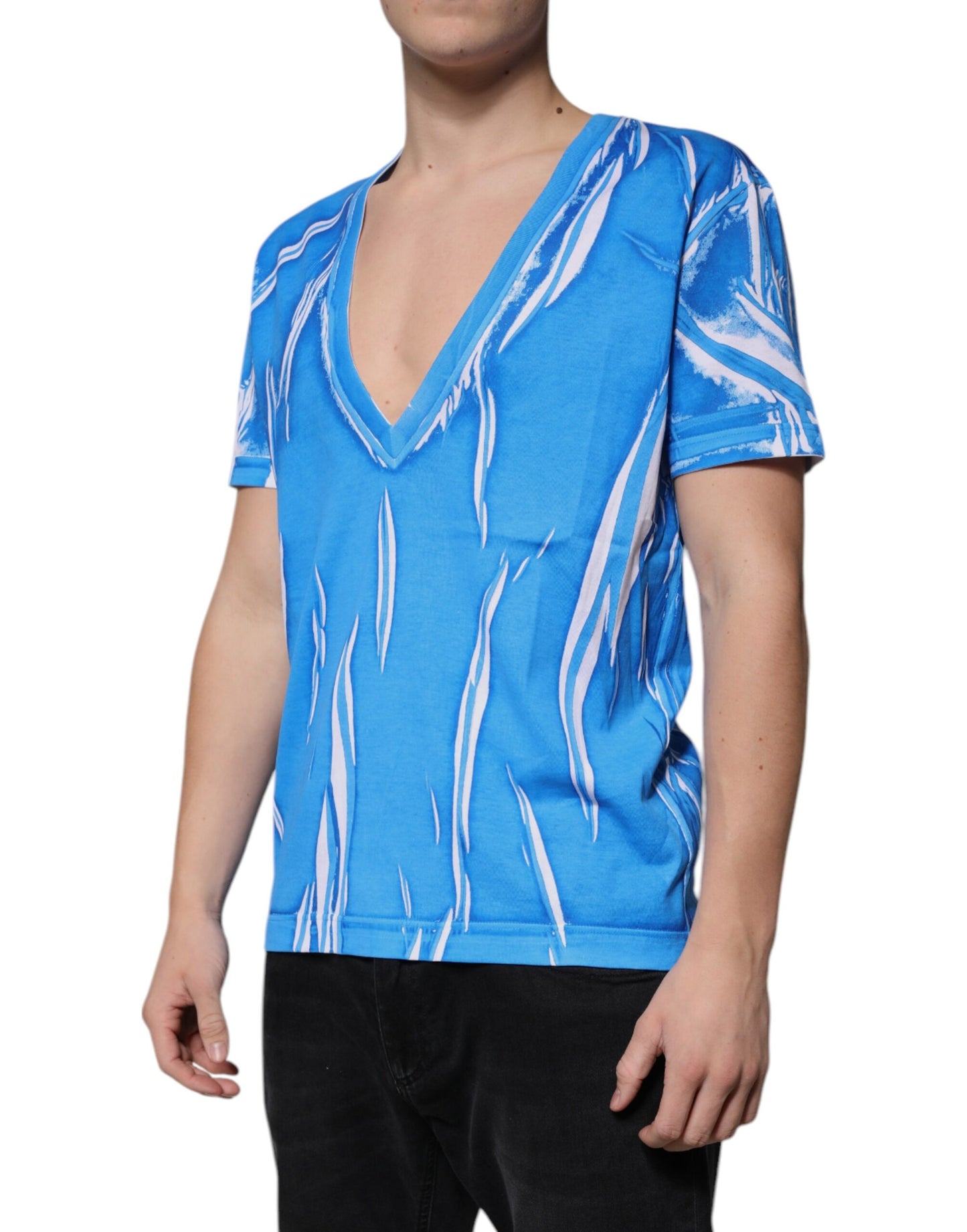 T-shirt bleu en coton à col en V et manches courtes