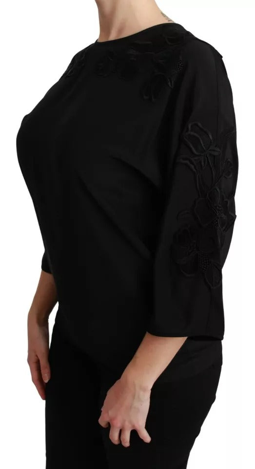 Blusa de seda negra con bordado floral