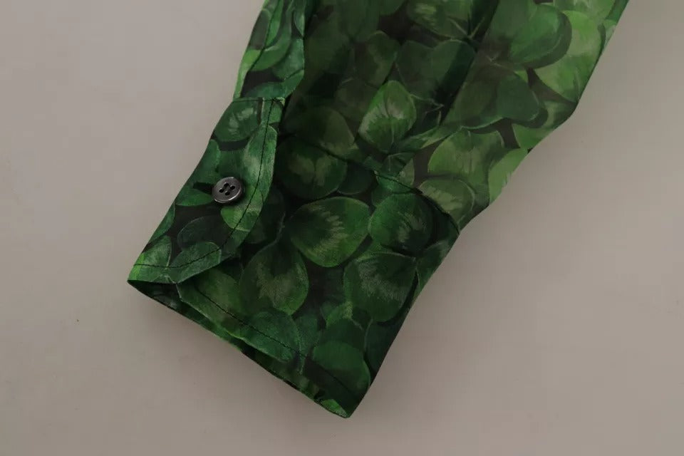 Blusa de manga larga con cuello y estampado de trébol verde
