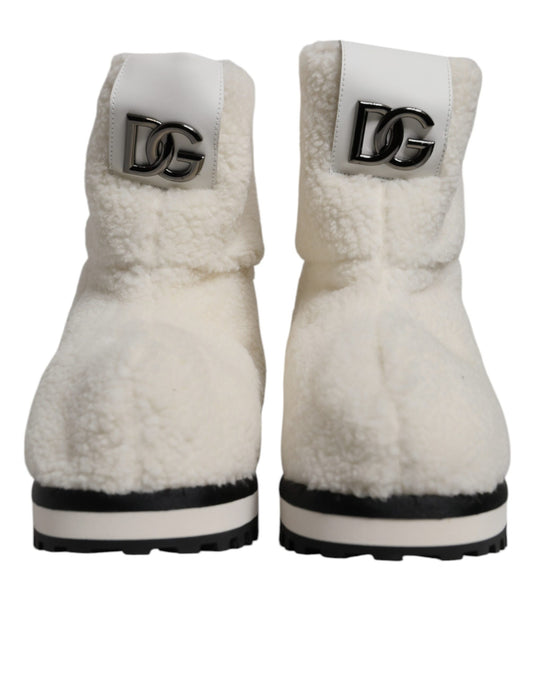 Botas de media pantorrilla acolchadas con logo de felpa blanca