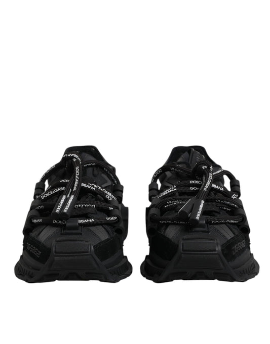 Zapatillas deportivas negras de caña baja con cordones