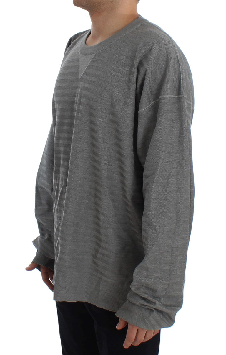 Suéter de seda con cuello redondo gris