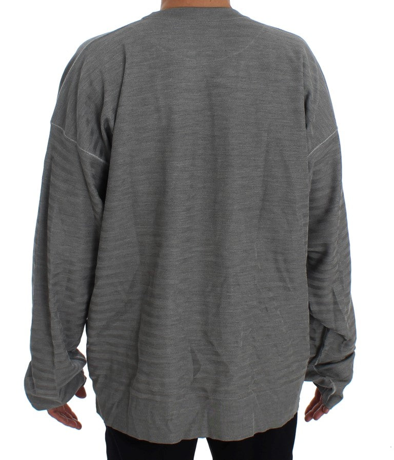 Suéter de seda con cuello redondo gris