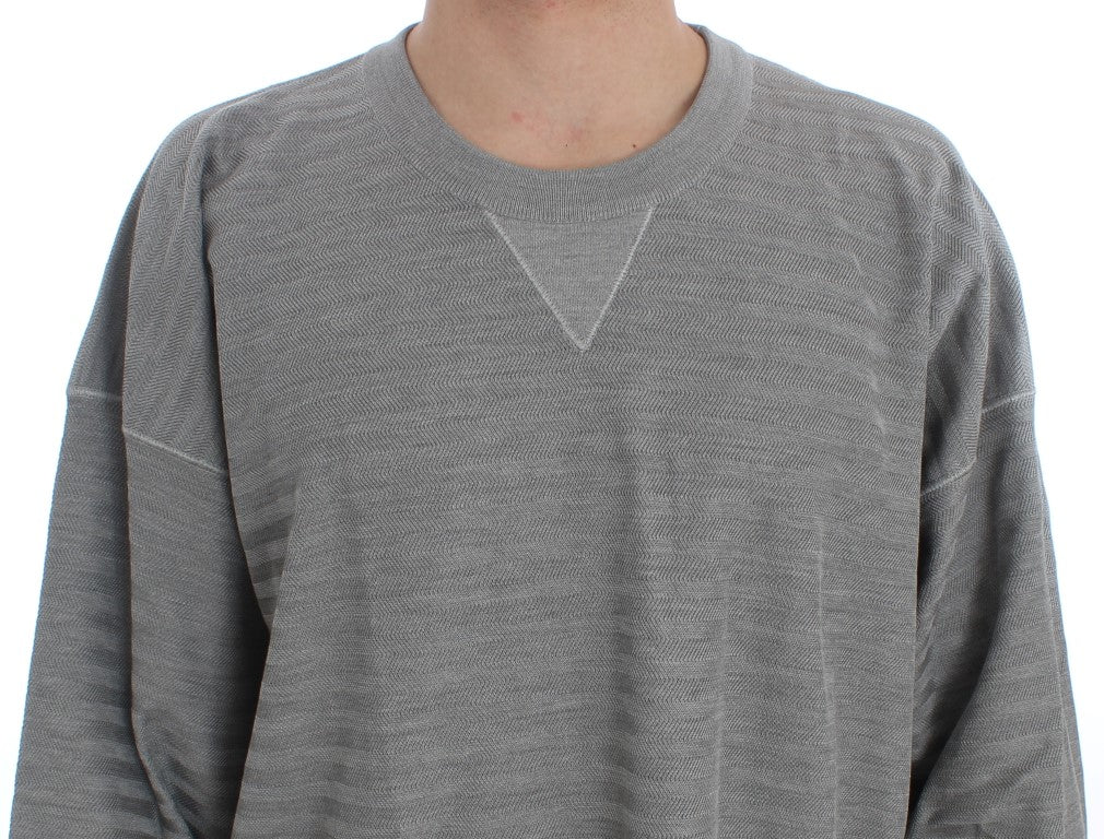 Suéter de seda con cuello redondo gris
