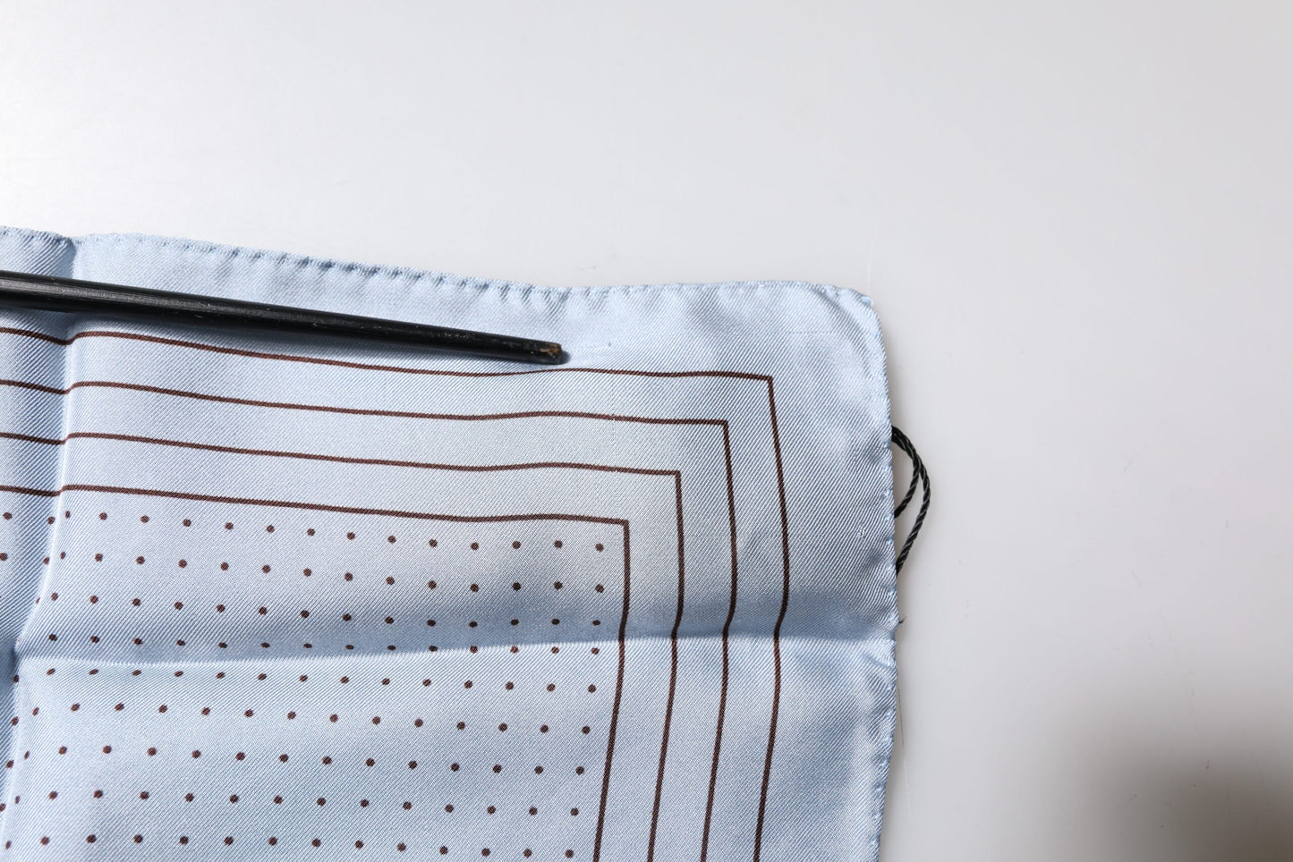 Foulard carré à pois bleu ciel