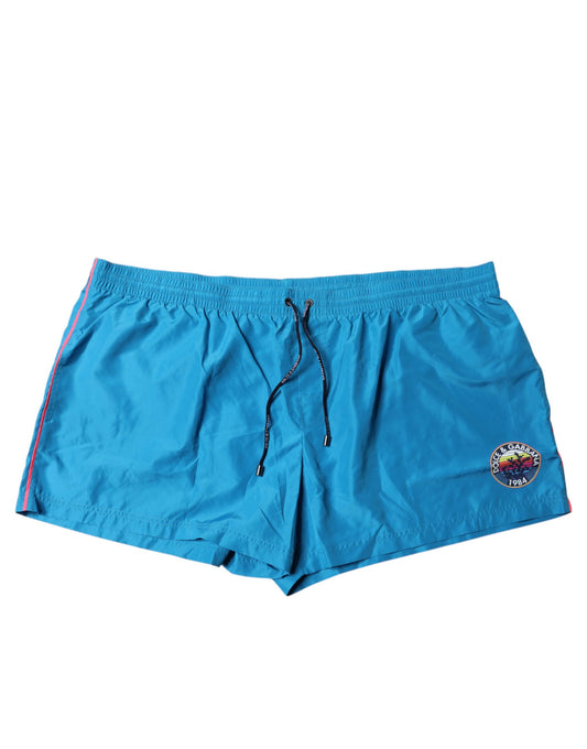 Traje de baño de dos piezas con shorts y logo turquesa