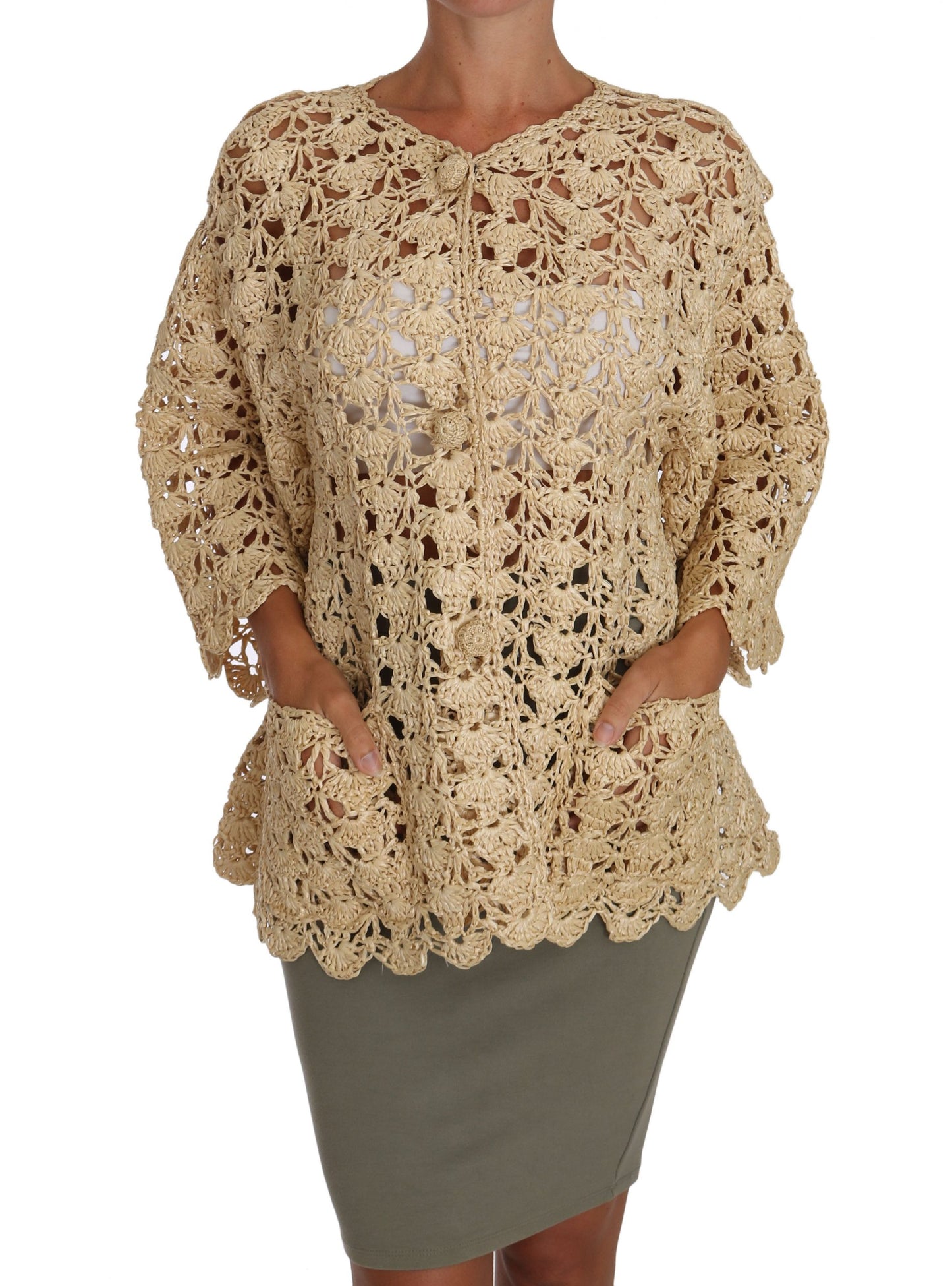 Suéter de rafia tejido a crochet en color beige