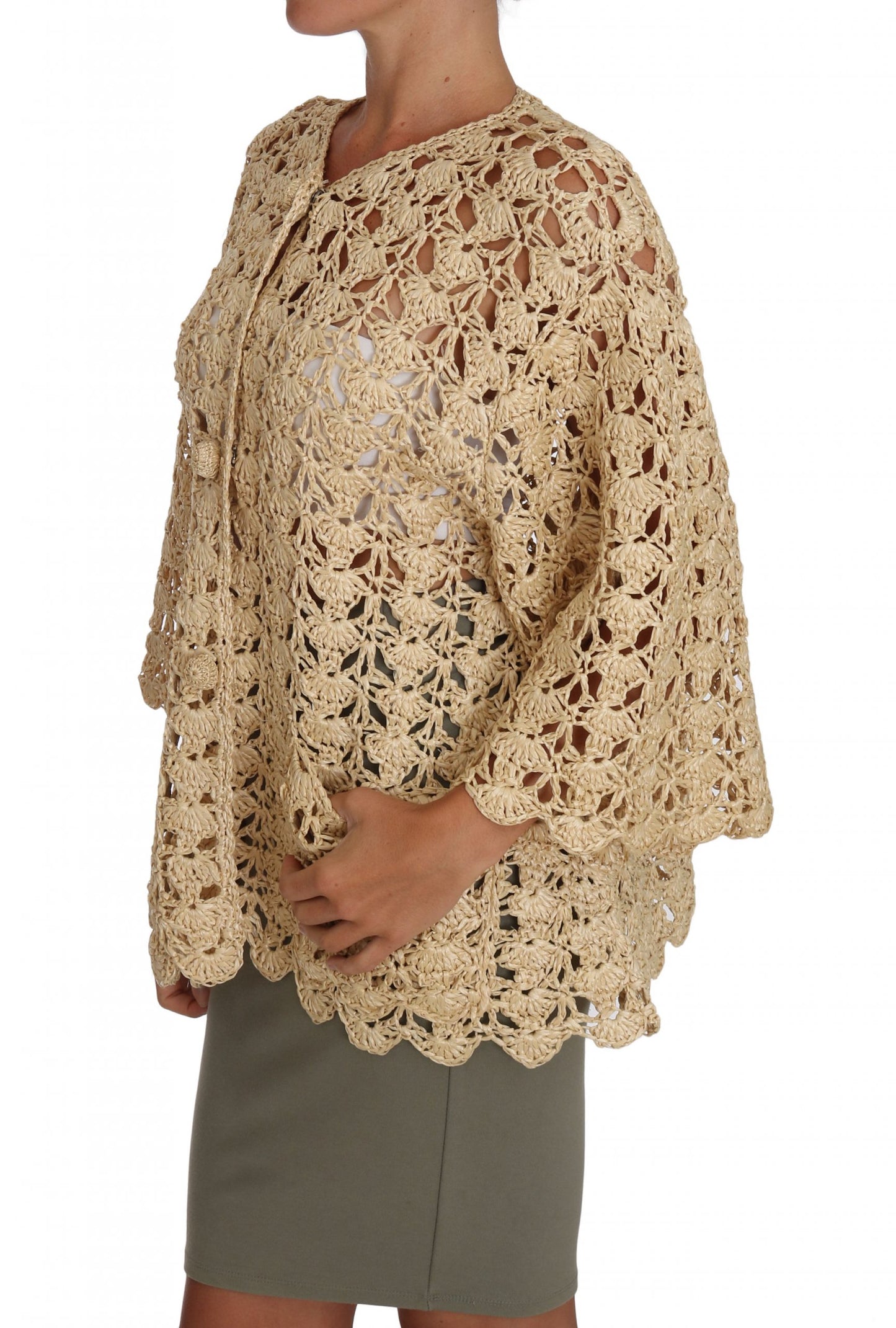 Suéter de rafia tejido a crochet en color beige