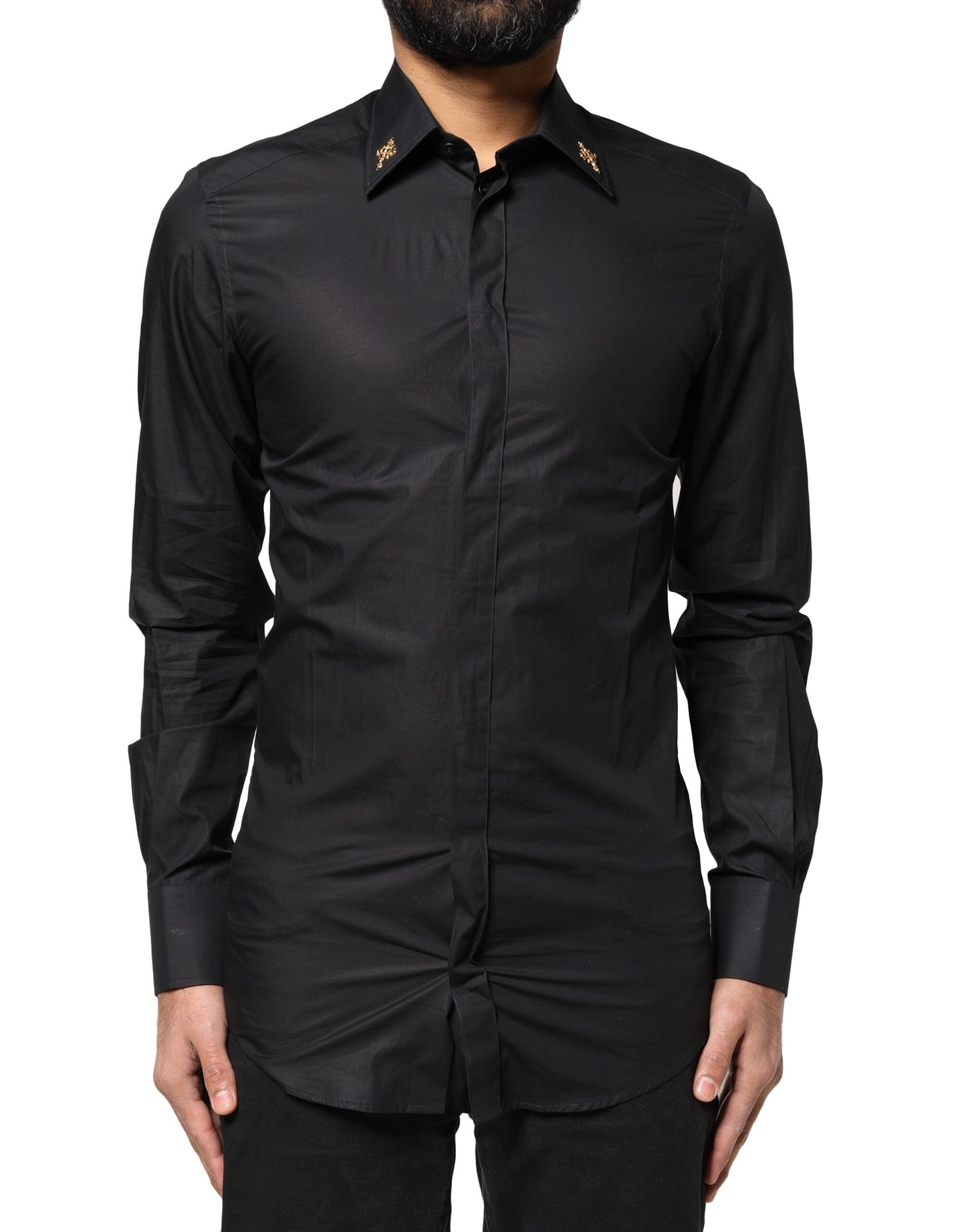 Chemise homme noire ornée d'une croix dorée