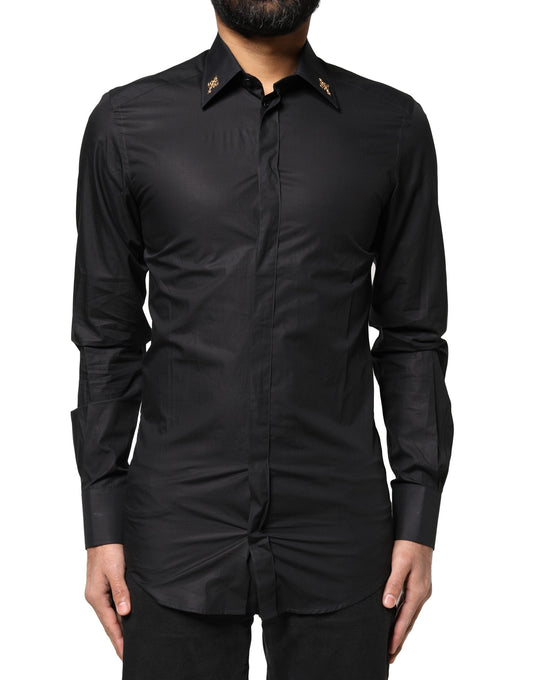 Chemise homme noire ornée d'une croix dorée