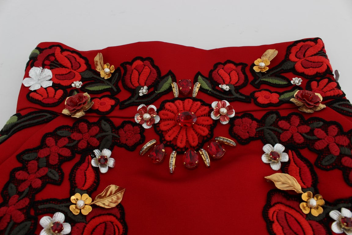 Pantalones cortos de seda roja con rosas de cristal 