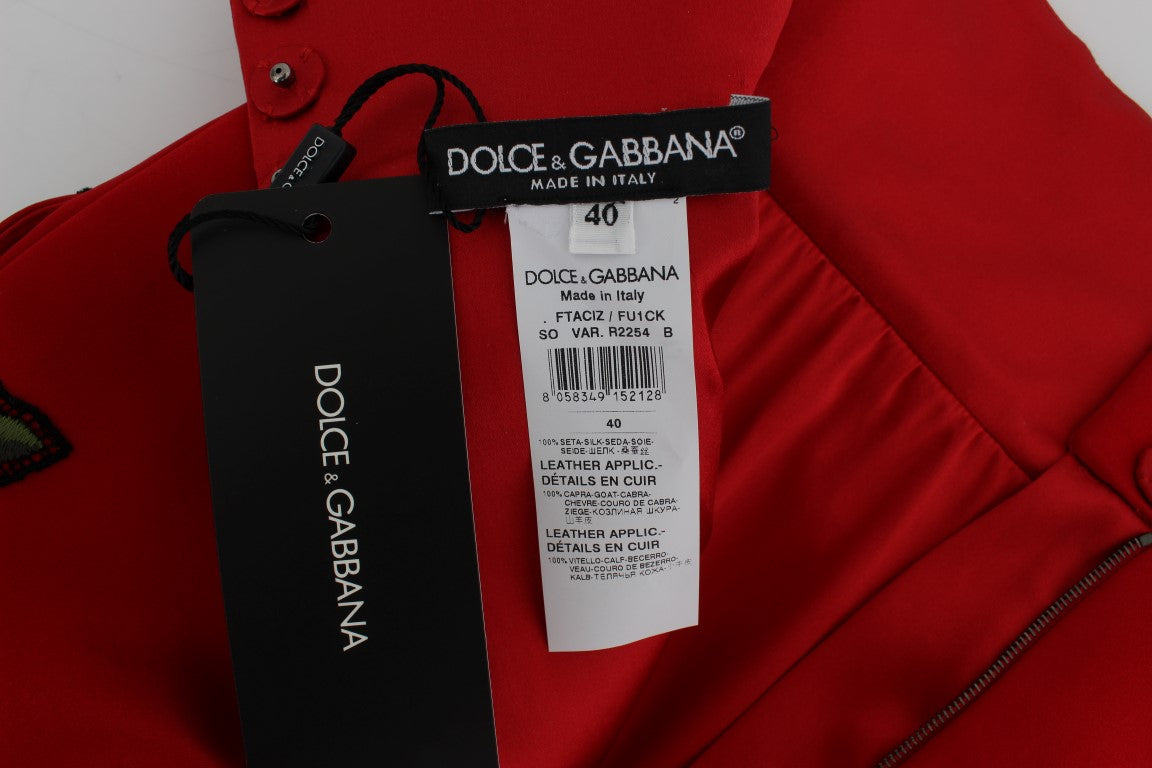 Pantalones cortos de seda roja con rosas de cristal 