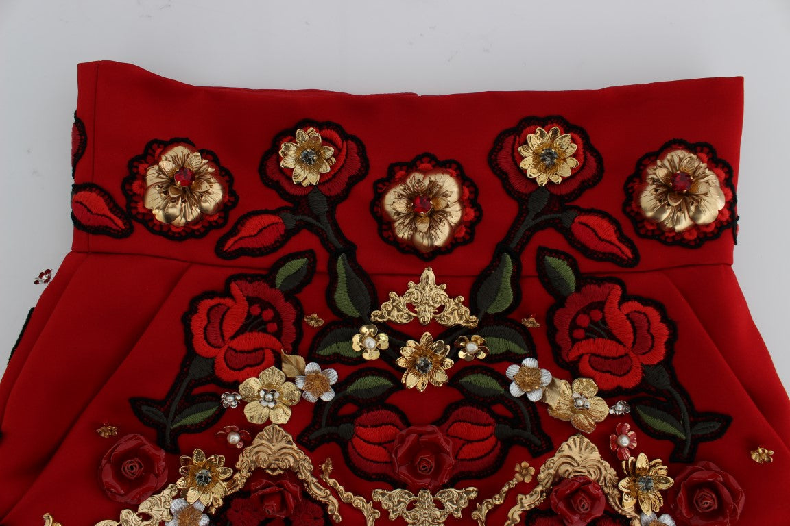 Short en soie rouge avec roses en cristal 
