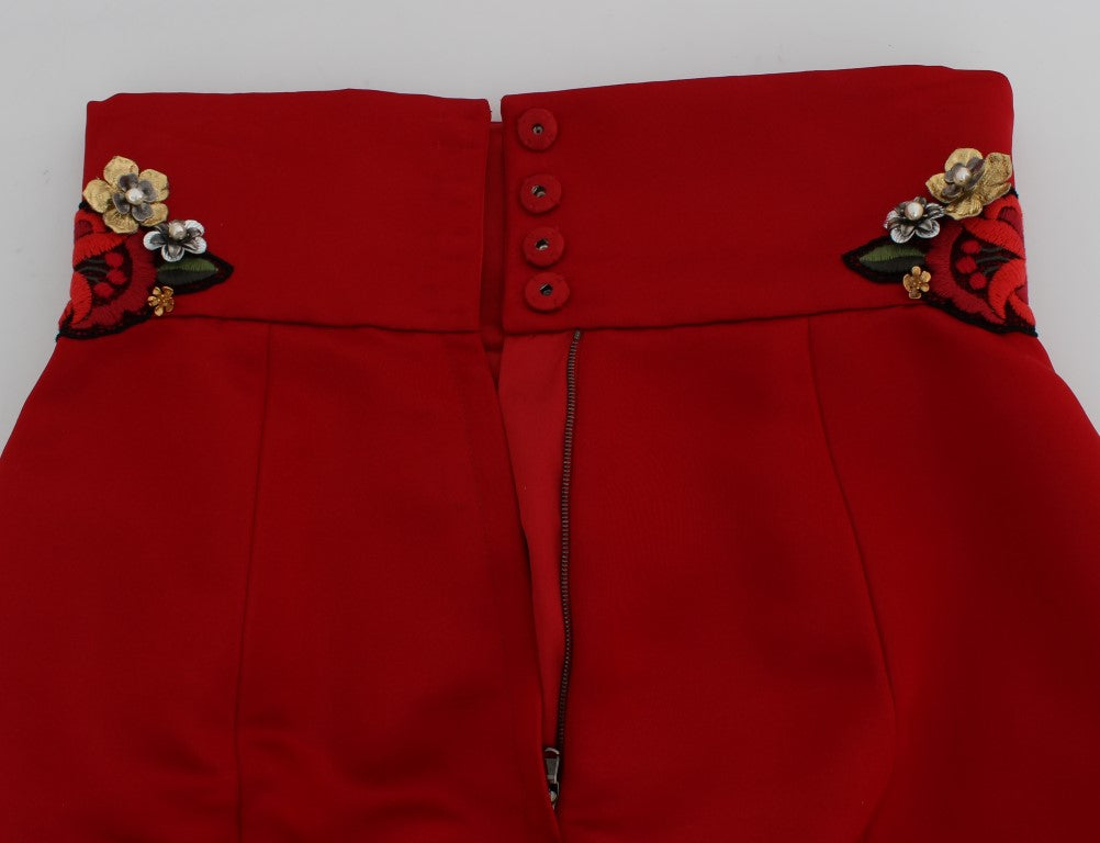Short en soie rouge avec roses en cristal 