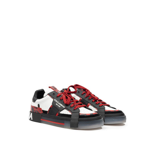 Zapatillas de piel en blanco y negro