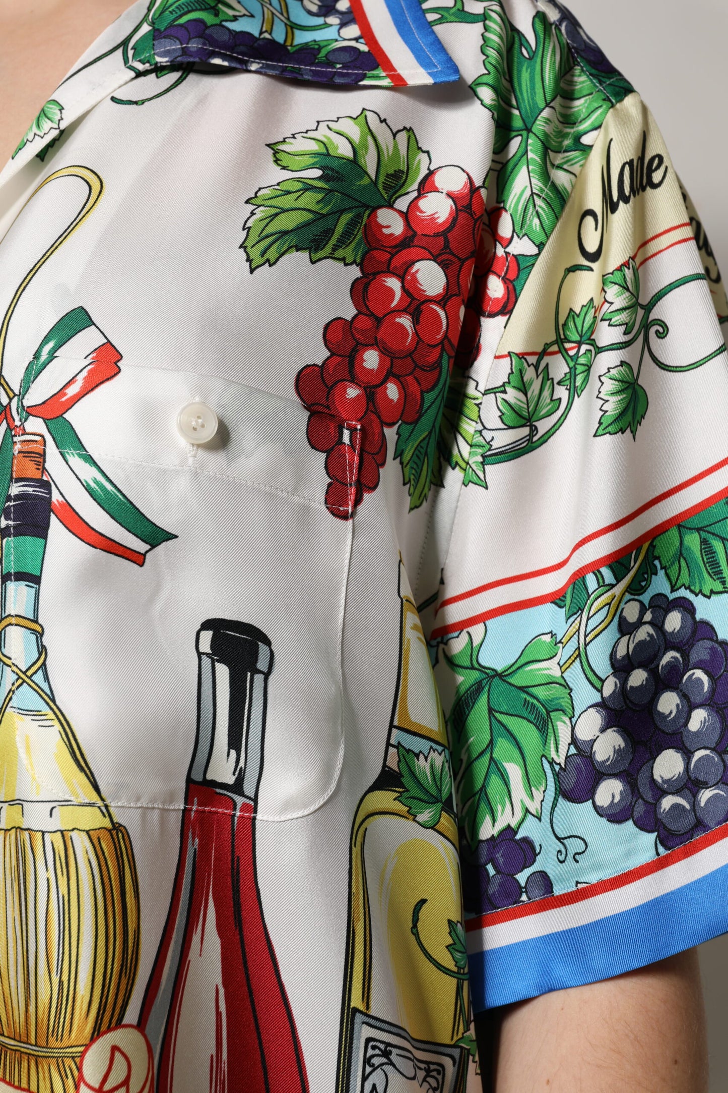 Camisa de manga corta de seda multicolor con estampado de comida