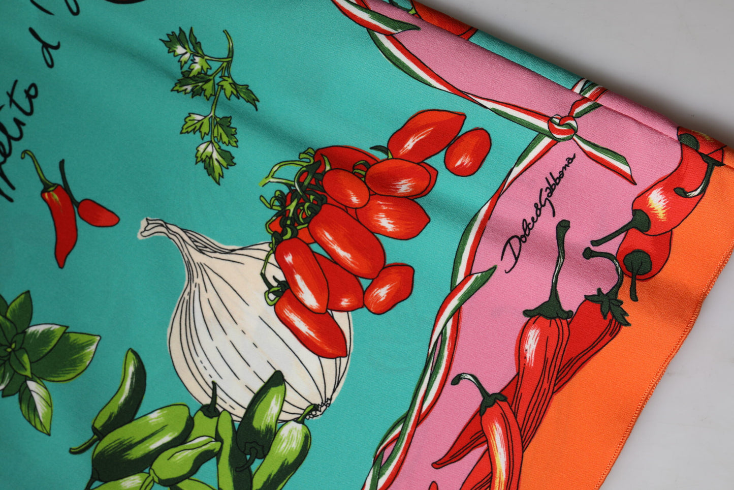 Camiseta sin mangas de seda con estampado floral multicolor