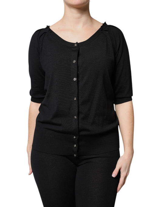 Blusa negra de manga corta con botones