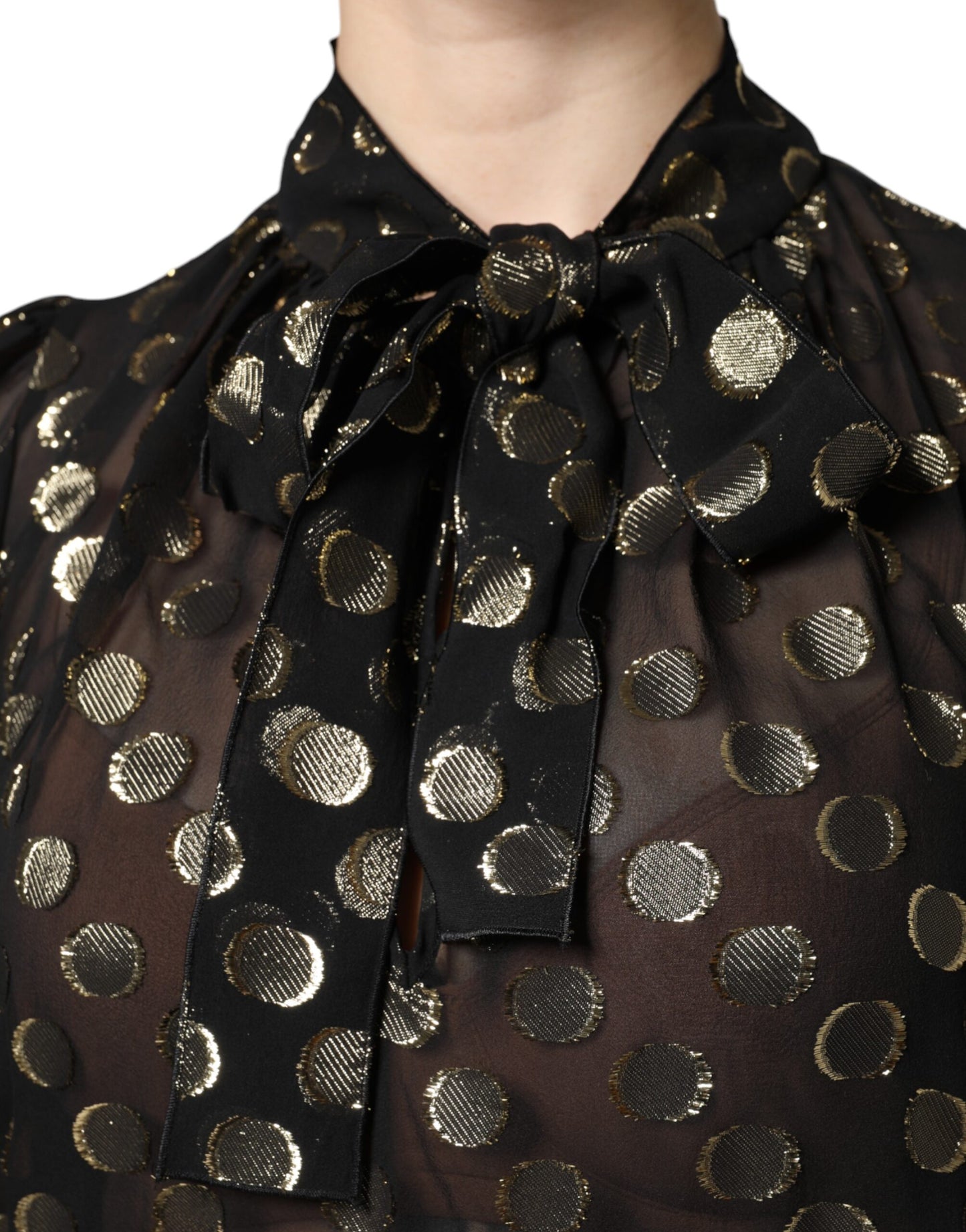 Blusa negra transparente con lunares y cuello anudado