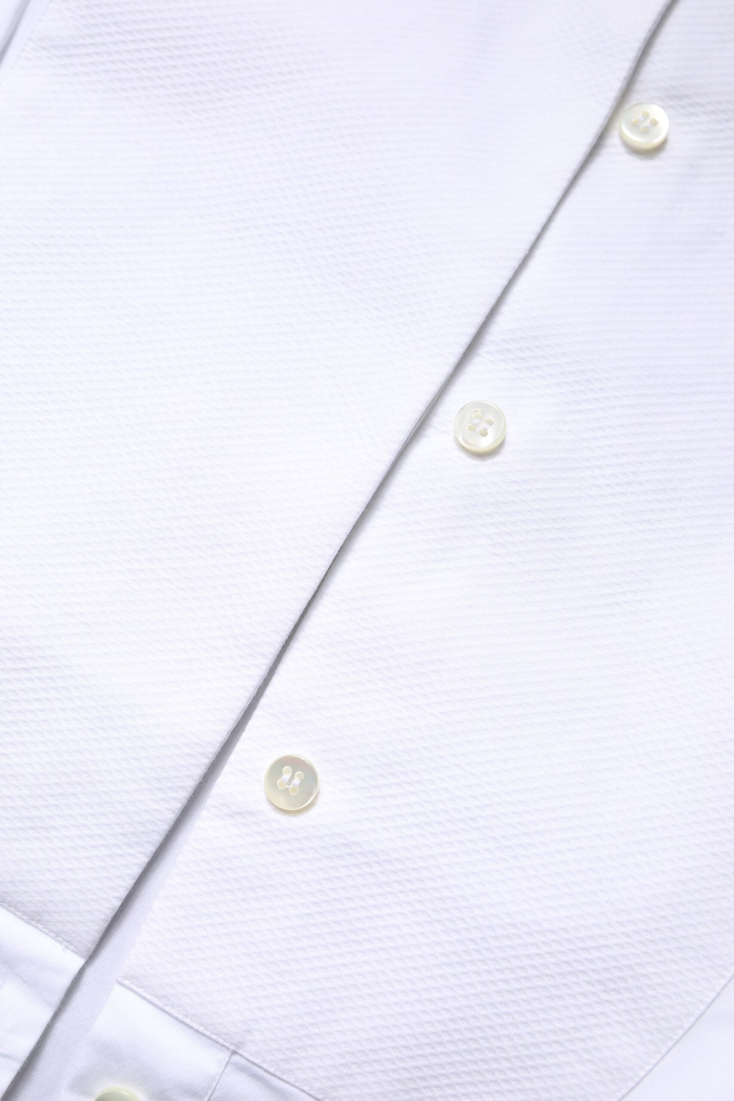 Vestido camisero de algodón blanco con cuello